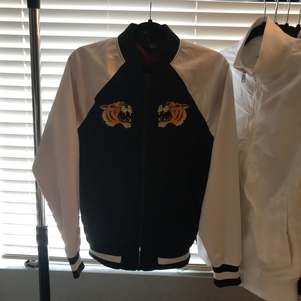 •Embroidered Men’s Tiger Bomber•